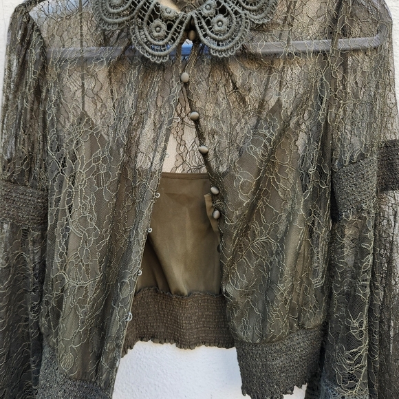 Alice + Olivia Millie Bell-Sleeve Crochet Collared Top - Picture 6 of 10